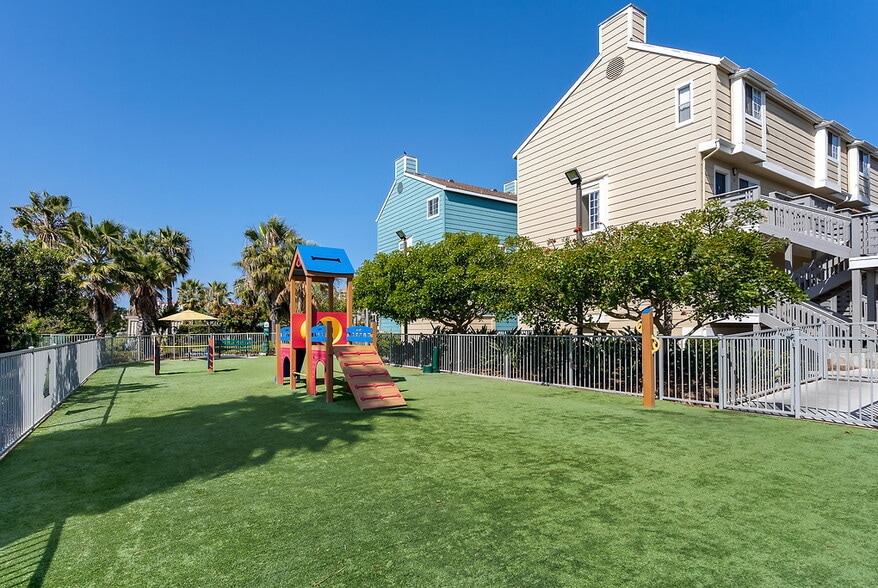 Building Photo - Huntington Breakers