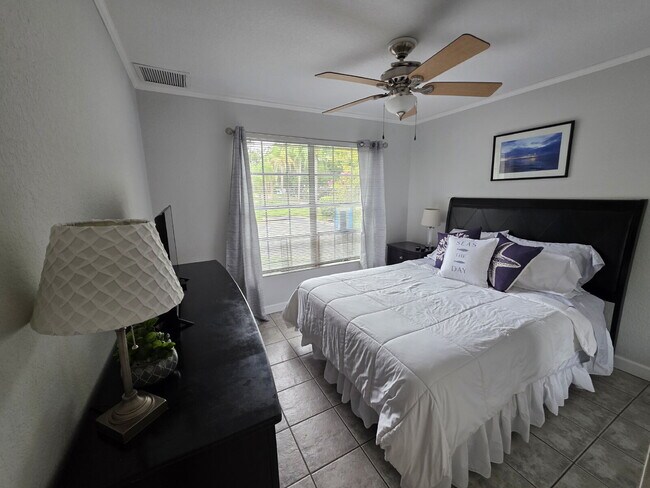 Building Photo - Updated full furnished 2/2 villa in great Safety Harbor location.
