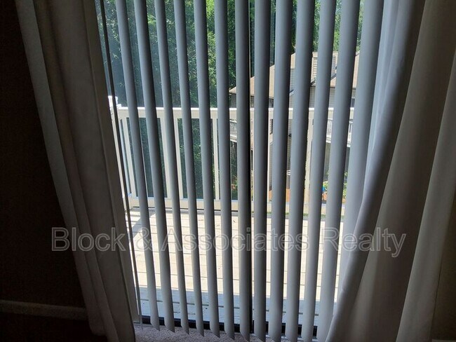 Building Photo - 185 Forest View Dr