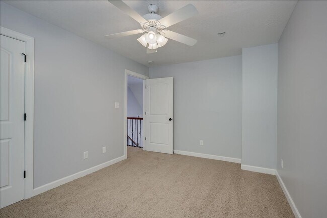 Building Photo - 4122 Chastain Dr