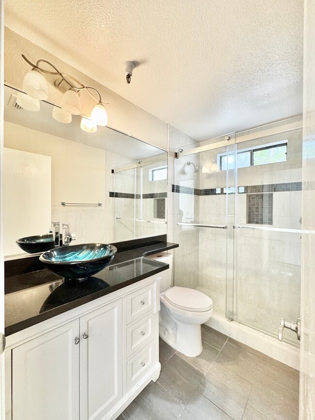 Building Photo - 1123 S Villa Way