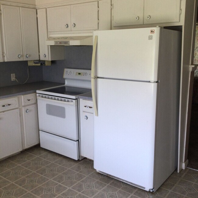 Building Photo - 2 bd 1 ba