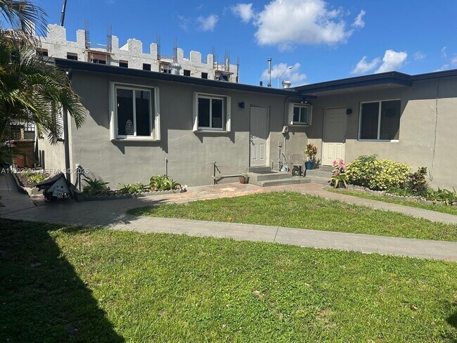 Building Photo - 1166 W 24th St