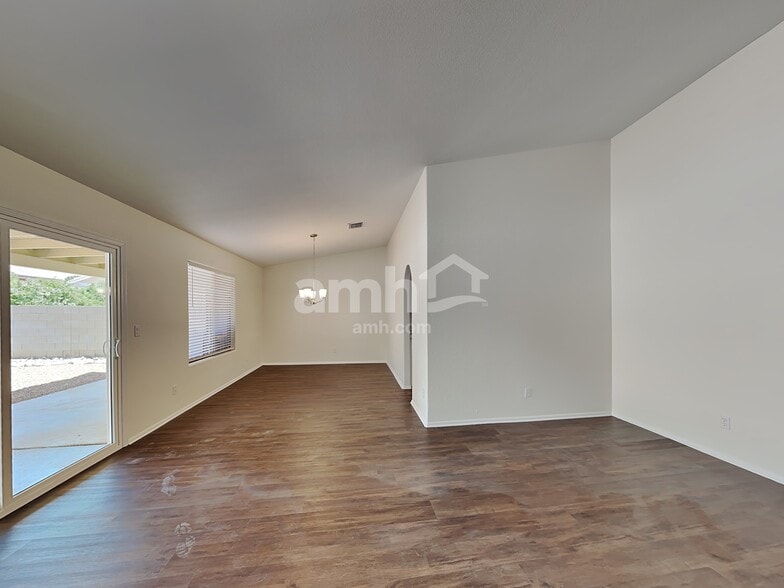 Building Photo - 7975 S New Abbey Dr