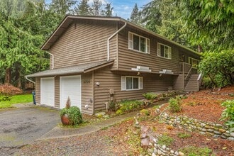 Building Photo - Beautiful & stunning 6-bed, 3-bath house in Edmonds for rent!