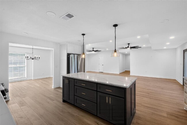 Building Photo - "Fully Remodeled 4-Bedroom Luxury Home Backing to a Greenbelt with Two Primary Suites!"
