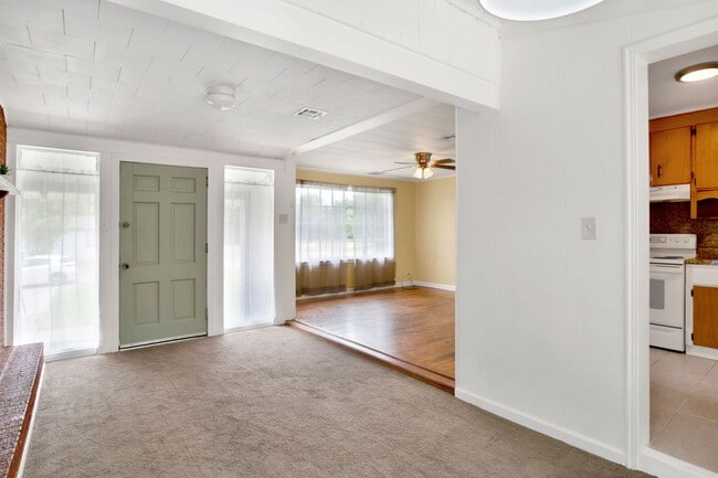 Building Photo - 517 Lakewood Rd