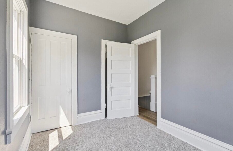 Building Photo - 1115 Laurel Ave