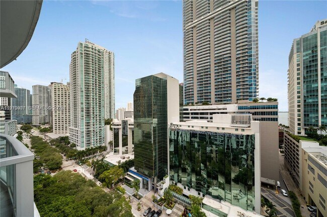Building Photo - 1060 Brickell Ave