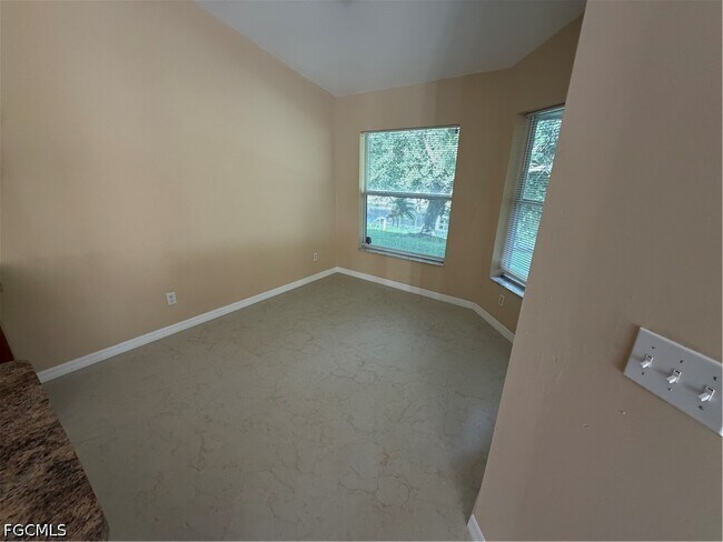 Building Photo - 905 SW 8th Ct