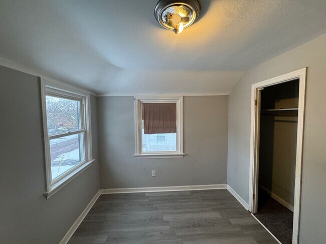 Building Photo - Charming 3-Bedroom Property in Prime Location