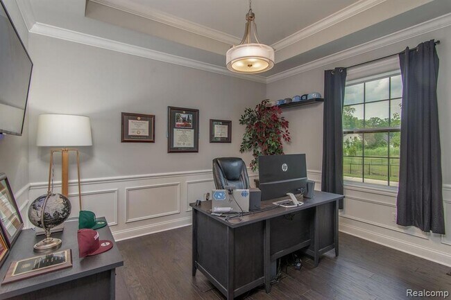 Building Photo - 53081 Enclave Cir