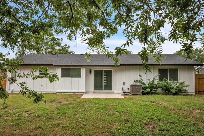 Building Photo - 1411 Manford Hill Dr
