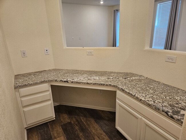 Building Photo - 3 Bed 2.5 Bath Home In Commerce City