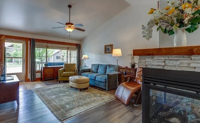 Building Photo - 3 Bedroom Townhome in Bozeman!