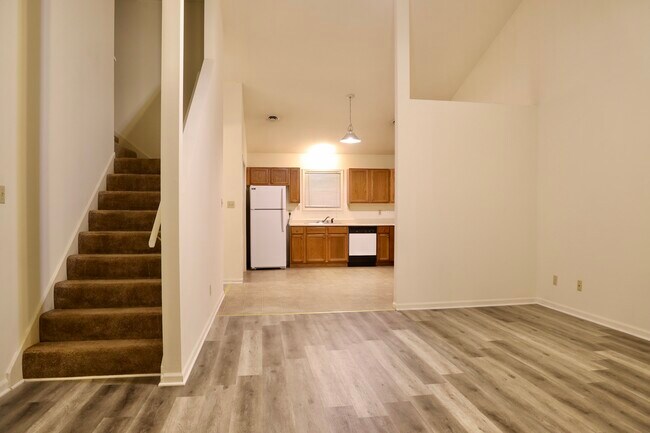 Building Photo - 1710 Ashwood Dr