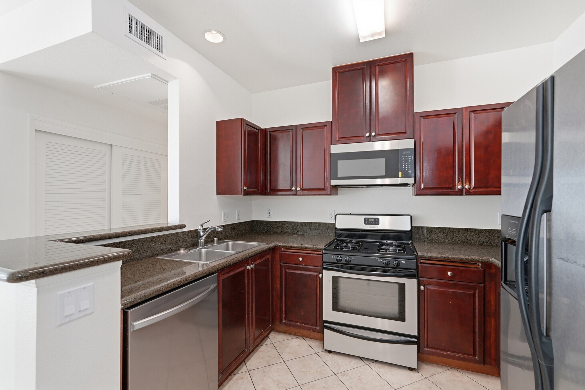 Building Photo - 13941 Sherman Way