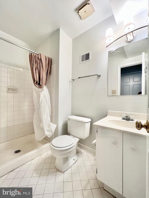 Building Photo - 10611 Pine Haven Terrace