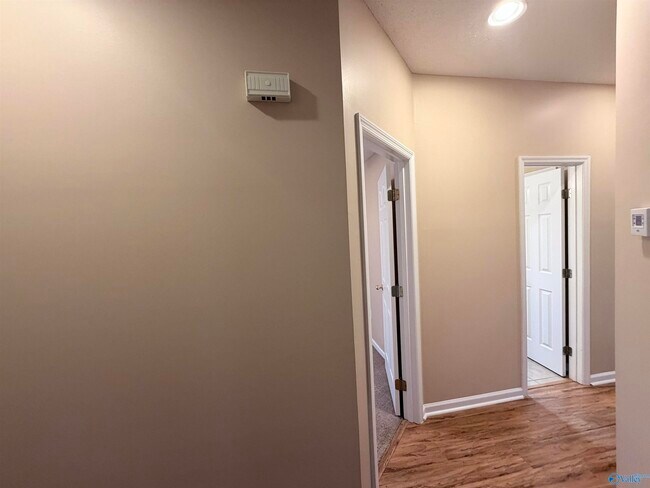 Building Photo - 2813 Willowick Tr SE