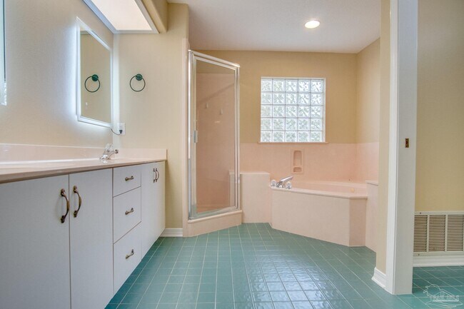 Building Photo - 2042 Hamilton Crossing Dr