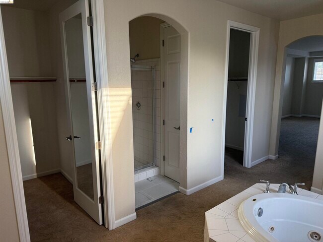 Building Photo - 5107 Fern Ridge Cir