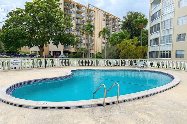 Building Photo - 1475 NE 125th Terrace