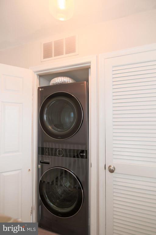 Building Photo - 332 S Alfred St