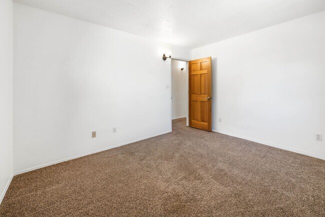 Building Photo - NEW MOVE-IN SPECIAL! Vibrant Home Off Rode...