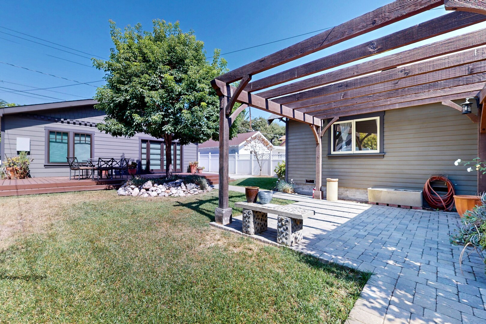 Building Photo - 1845 Las Lunas St