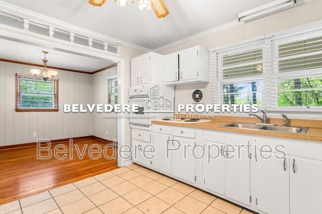 Building Photo - 2203 Oak Hill Dr
