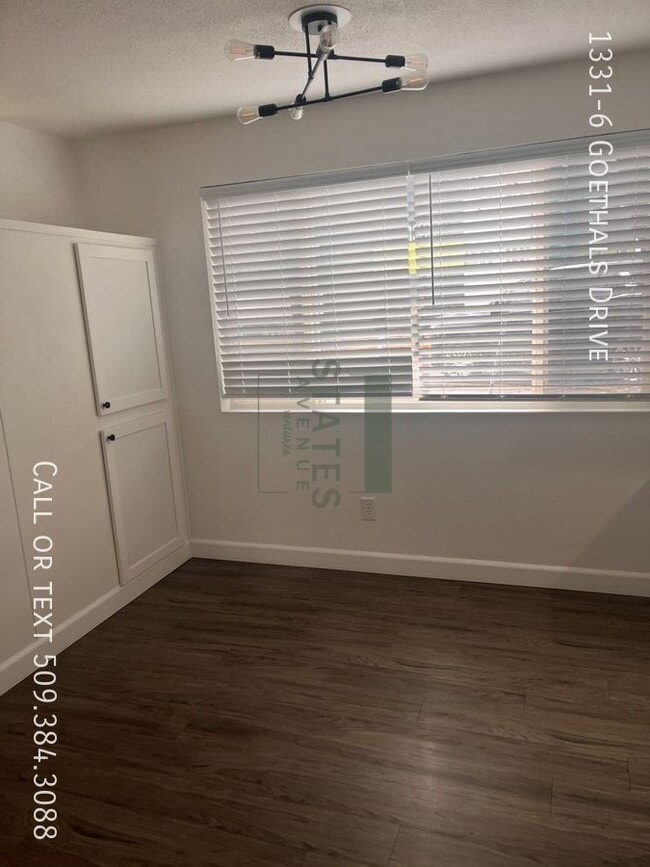 Building Photo - 1331 Goethals Dr