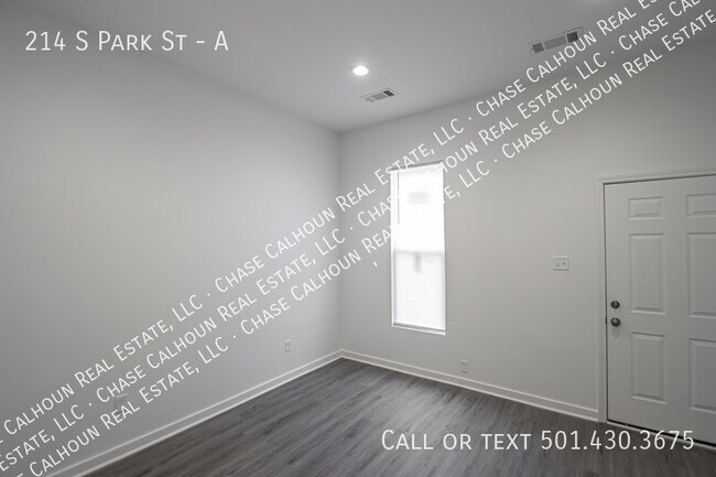 Building Photo - 214 S Park St