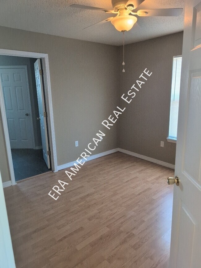 Building Photo - 295 Limestone Cir