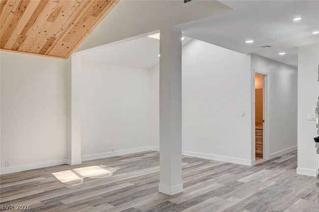 Building Photo - 2999 Bel Air Dr