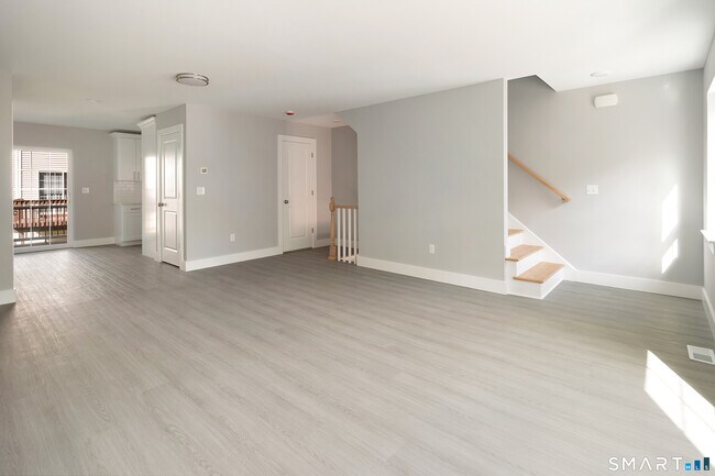 Building Photo - 91 Taft Pointe