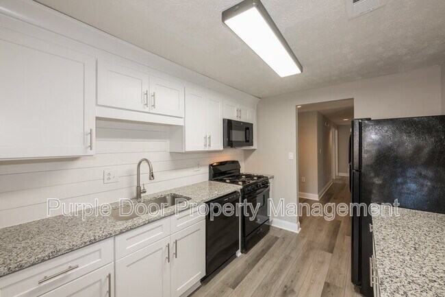 Building Photo - 640 Singing Hills Ct