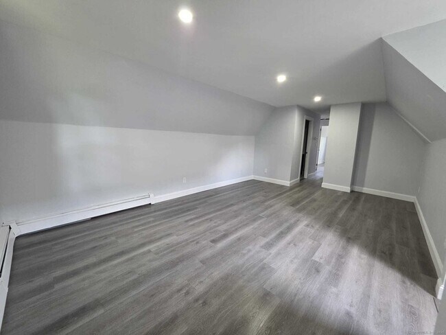 Building Photo - 106 Butler St