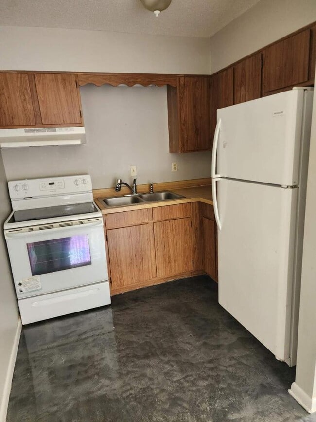 Building Photo - 184 SE Hanover Pl