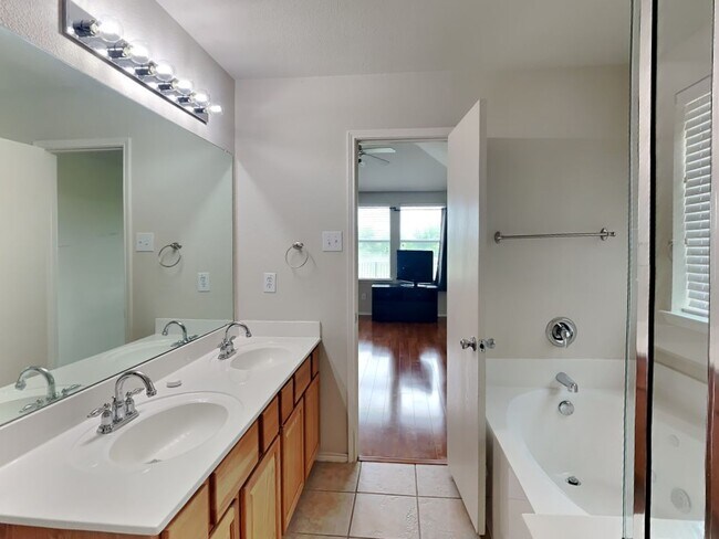 Building Photo - 9045 Trail Blazer Dr