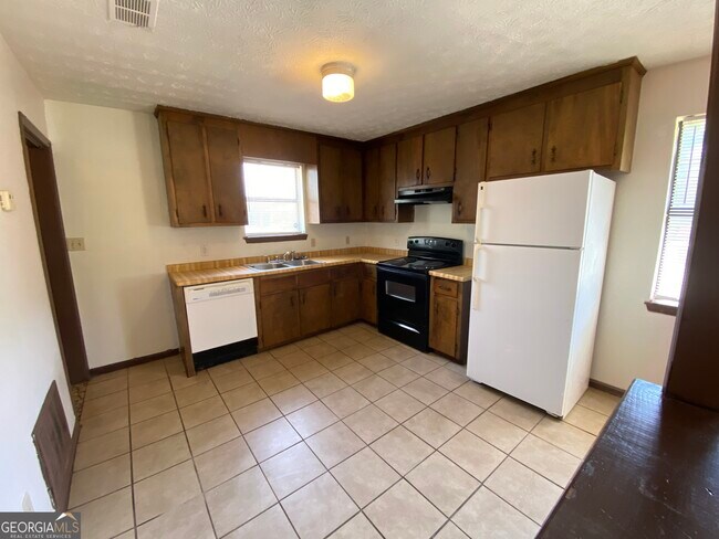 Building Photo - 129 Tanglewood Dr