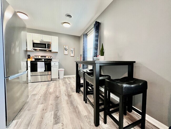 Building Photo - Fully furnished apartment with all utilities and High-speed internet included