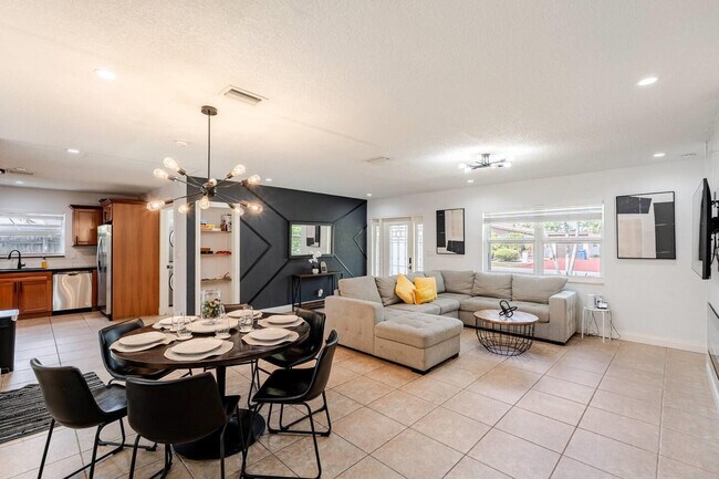 Building Photo - 3672 NW 17th Terrace