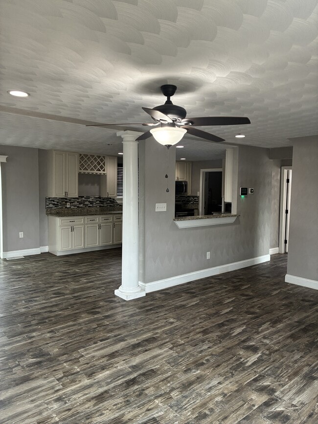 Building Photo - 2808 Beachmont Ave