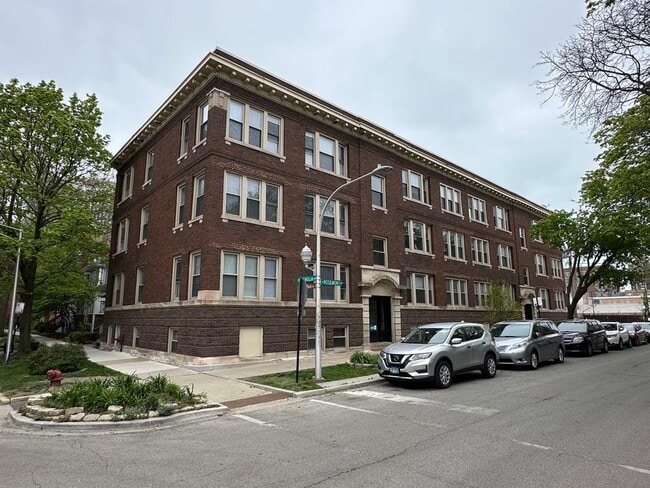 Building Photo - 1224 W Rosemont Ave