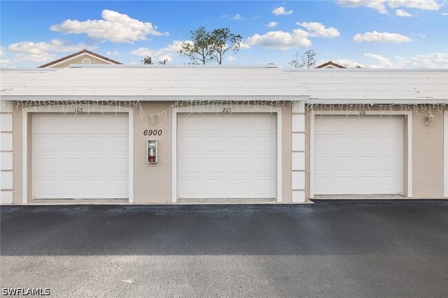 Building Photo - 6900 Dennis Cir