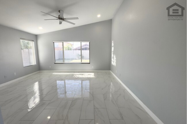 Building Photo - 3Bed/2Bath House at AZ-101 Loop/75th Ave! Ready for Immediate Move-In! -- HOME OFFICE!