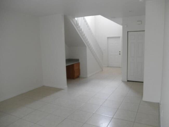 Building Photo - 912 Talia Cir