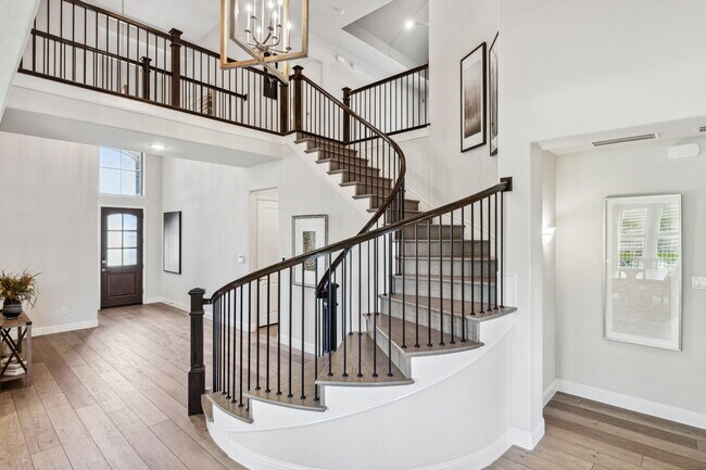 Spiral staircase leading to the 2nd floor - 2871 Cannon Dr
