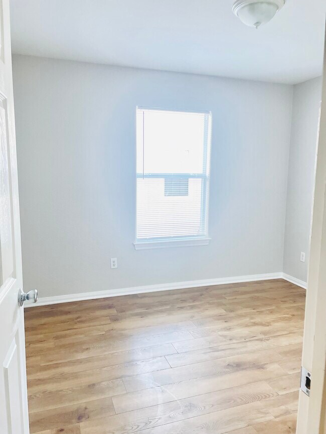 Master bedroom - 2024 Jean St