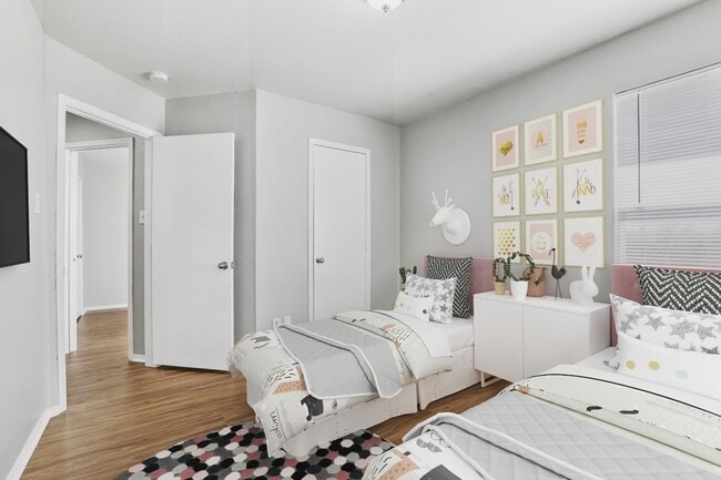 Building Photo - 468 Brookbank Dr
